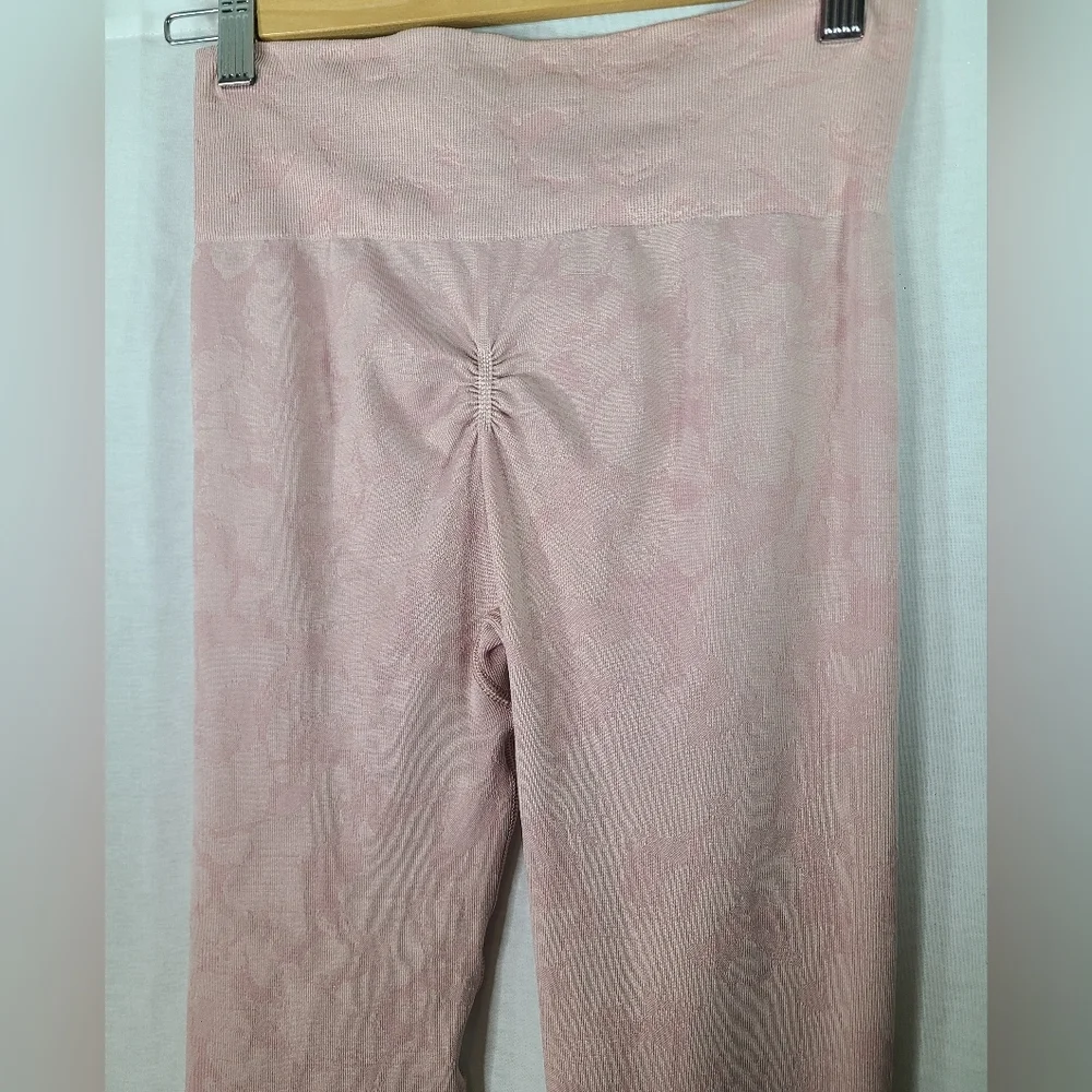 Gymshark adapt seamless leggings in light pink camo- Size medium women's - Picture 8 of 8
